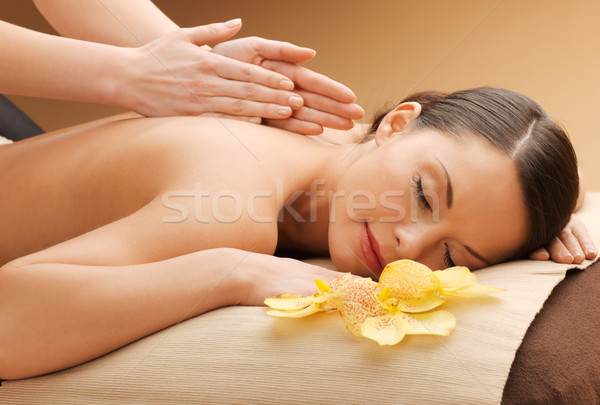 Mujer hermosa masaje salón Foto feliz mujer Foto stock © dolgachov