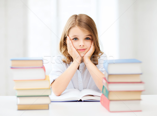 Estudiante nina estudiar escuela educación pequeño Foto stock © dolgachov
