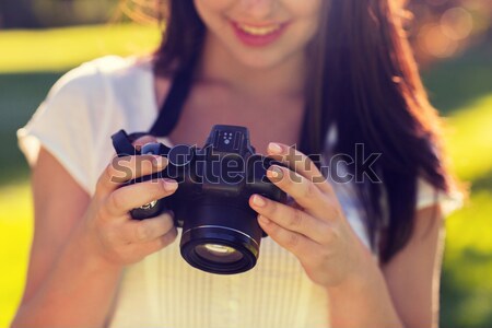 Foto stock: Sorridente · mulheres · praia · férias · de · verão