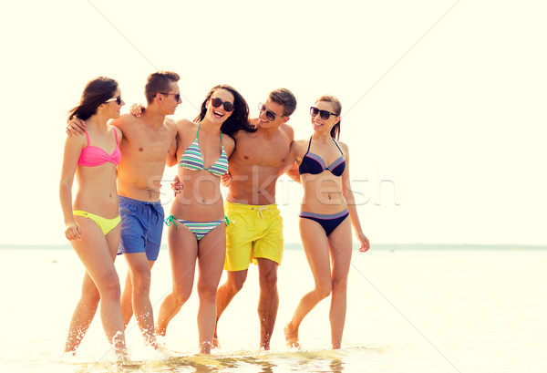 Foto stock: Sonriendo · amigos · gafas · de · sol · verano · playa · amistad