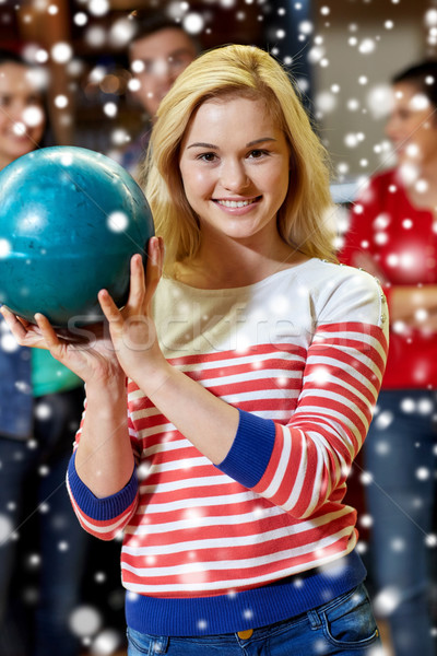 Szczęśliwy młoda kobieta piłka bowling klub Zdjęcia stock © dolgachov