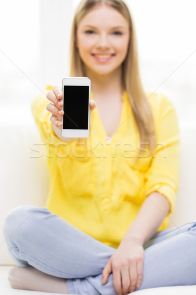 Stockfoto: Vrouw · tonen · smartphone · scherm · mensen