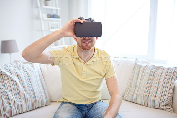 Genç sanal gerçeklik kulaklık 3d gözlük teknoloji Stok fotoğraf © dolgachov