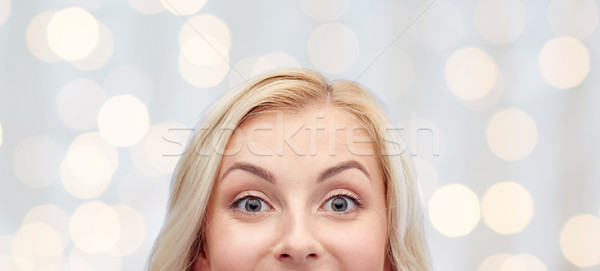 Szczęśliwy młoda kobieta twarz ciekawość reklama Zdjęcia stock © dolgachov