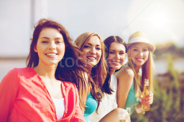 Meninas bebidas praia verão férias férias Foto stock © dolgachov