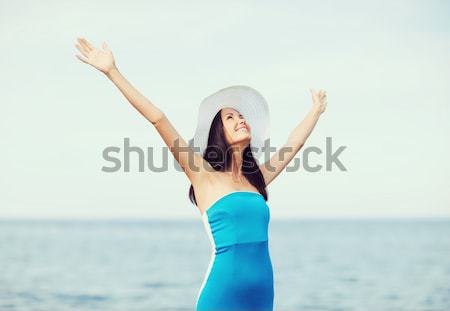Heureux jeune femme plage vacances d'été tourisme Voyage [[stock_photo]] © dolgachov