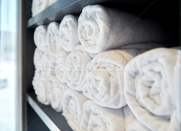Bianco bagno asciugamani hotel spa Foto d'archivio © dolgachov