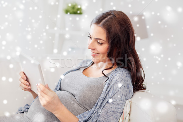 Fericit femeie gravida acasă sarcină iarnă Imagine de stoc © dolgachov