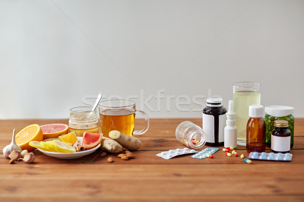 Traditioneel geneeskunde drugs gezondheid natuurlijke houten tafel Stockfoto © dolgachov