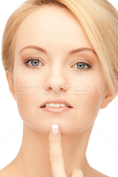 Piękna kobieta wskazując podbródek jasne portret Zdjęcia stock © dolgachov