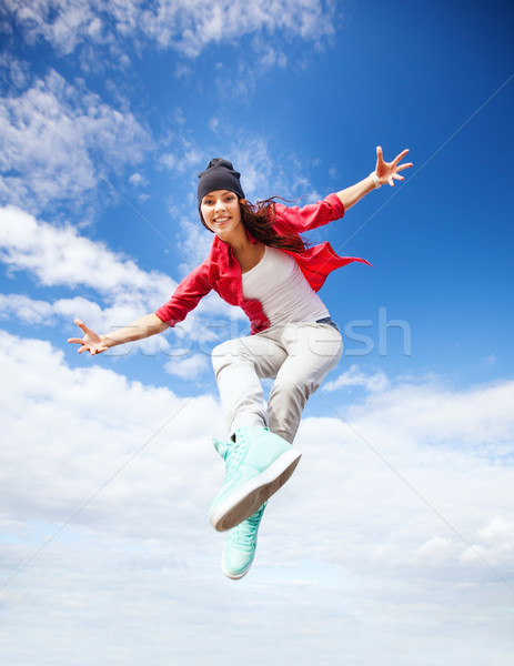 Bella dancing ragazza jumping sport urbana Foto d'archivio © dolgachov