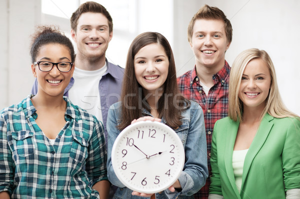 Foto d'archivio: Gruppo · studenti · scuola · clock · istruzione · donne