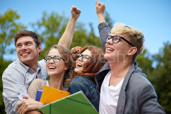 Grup fericit studenţi triumf gest Imagine de stoc © dolgachov