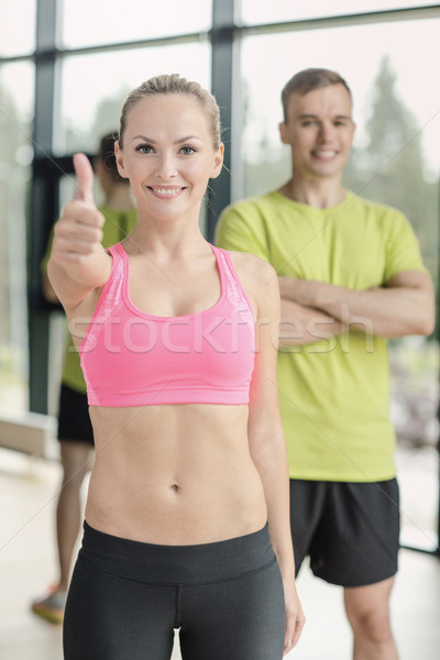 微笑 男子 女子 顯示 健身房 商業照片 © dolgachov