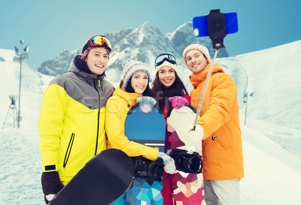 Heureux amis smartphone sports d'hiver loisirs amitié [[stock_photo]] © dolgachov