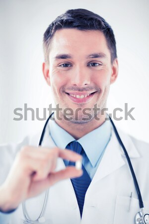 Foto stock: Jovem · médico · do · sexo · masculino · oferta · pílula · saúde · médico