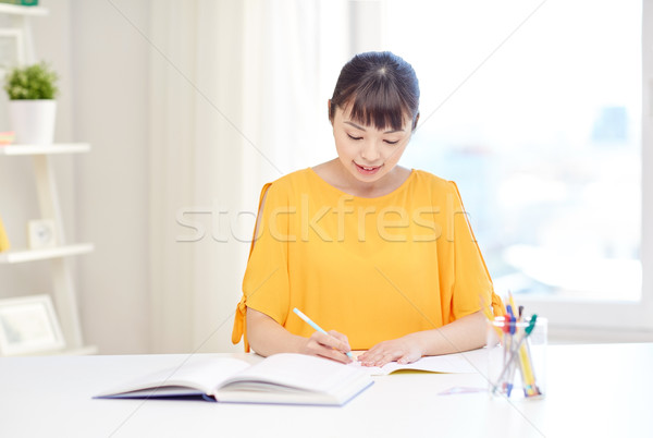 幸せ アジア 若い女性 学生 学習 ホーム ストックフォト © dolgachov