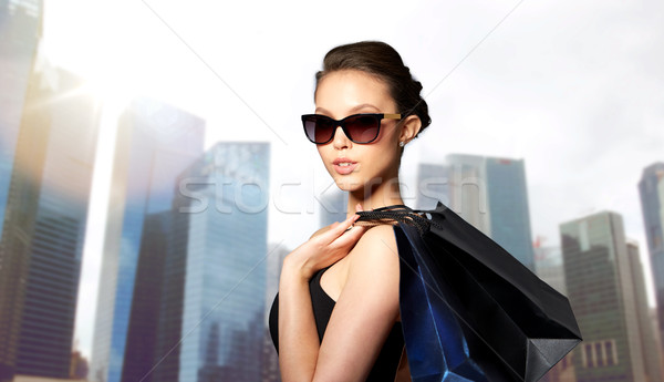 счастливым женщину черный Солнцезащитные очки продажи Сток-фото © dolgachov
