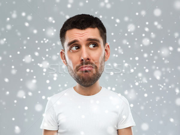 Nefericit tânăr zăpadă emoţie iarnă Imagine de stoc © dolgachov