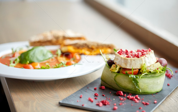Ser kozi Sałatka zupa jedzenie w restauracji kulinarny kuchnia Zdjęcia stock © dolgachov