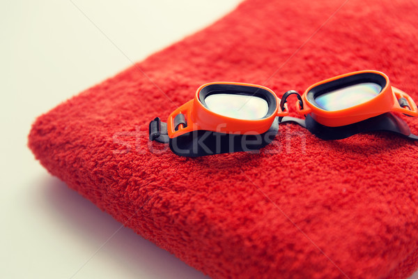 關閉 游泳的 風鏡 毛巾 運動 健身 商業照片 © dolgachov