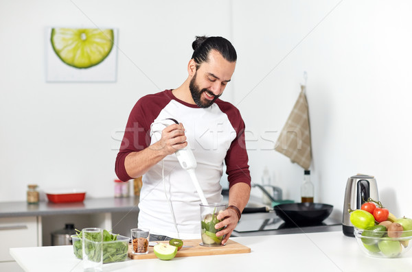 Człowiek gotowania żywności domu kuchnia Zdjęcia stock © dolgachov