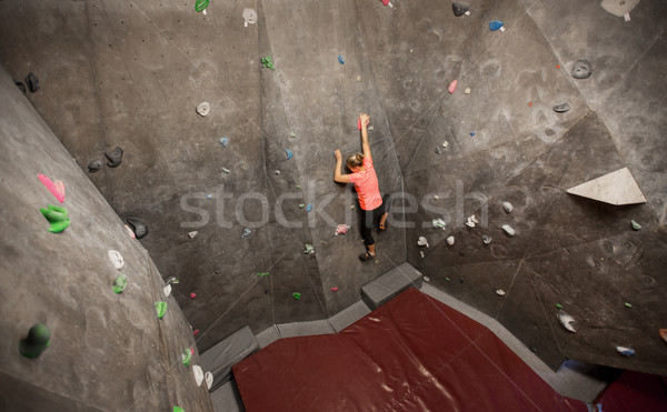 Jeune femme escalade gymnase fitness [[stock_photo]] © dolgachov