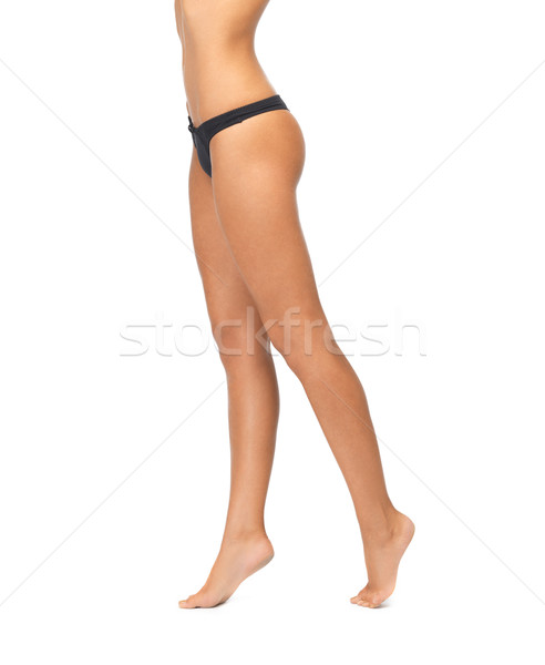 Női lábak fekete bikini bugyik kép Stock fotó © dolgachov