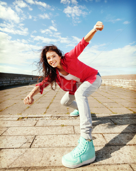 Bella dancing ragazza movimento sport urbana Foto d'archivio © dolgachov