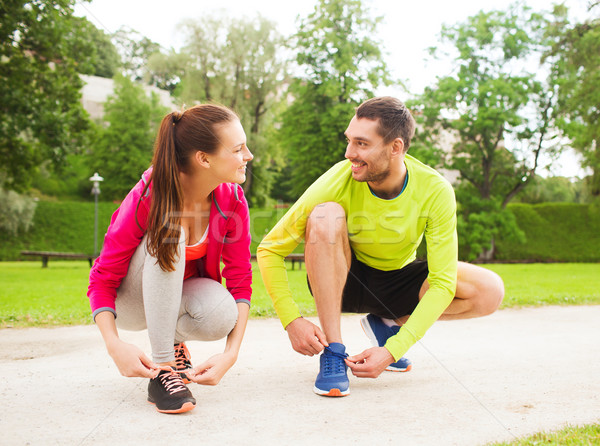 Mosolyog pár cipőfűző kint fitnessz sport Stock fotó © dolgachov