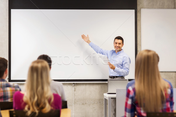 Groep studenten glimlachend leraar notepad onderwijs Stockfoto © dolgachov