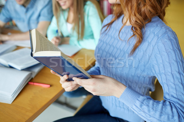 Studenten Lesung Pfund Schule Menschen Stock foto © dolgachov