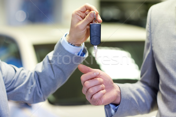 Masculin mâini Auto salon Imagine de stoc © dolgachov