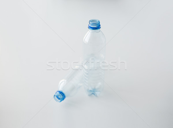 Vacío utilizado plástico botellas mesa Foto stock © dolgachov