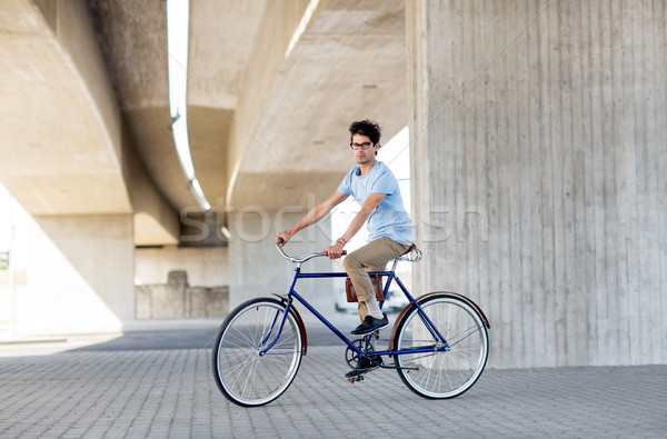 年輕 時髦 男子 騎術 固定 齒輪 商業照片 © dolgachov
