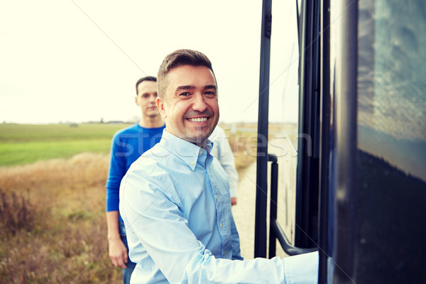Csoport boldog férfi utasok beszállás utazás Stock fotó © dolgachov