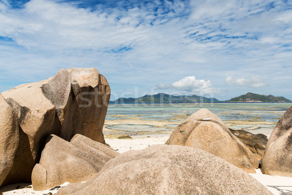 Rotsen Seychellen eiland strand indian oceaan Stockfoto © dolgachov
