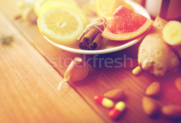 Traditioneel geneeskunde drugs gezondheidszorg kaneel citroen Stockfoto © dolgachov