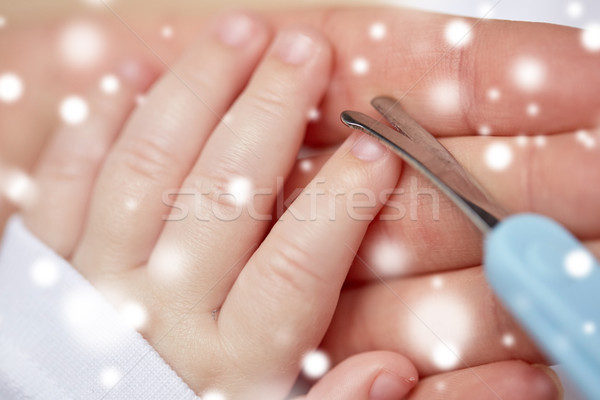 Hand Schere Baby Nägel Mutterschaft Stock foto © dolgachov