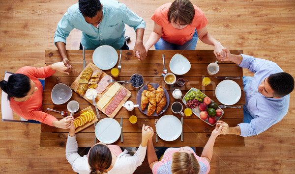 Stok fotoğraf: Grup · insanlar · tablo · dua · eden · yemek · kahvaltı · aile