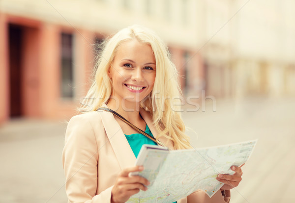 Sorridente menina turista mapa cidade férias Foto stock © dolgachov
