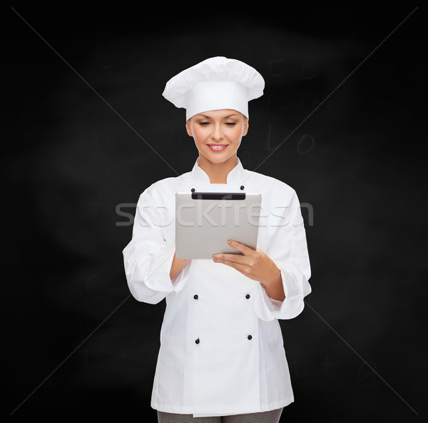 Lächelnd weiblichen Küchenchef Computer Kochen Stock foto © dolgachov