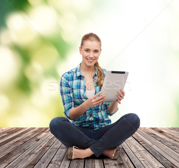 Fiatal nő lezser ruházat ül padló boldogság Stock fotó © dolgachov