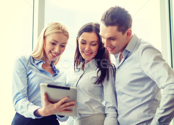 Equipe de negócios trabalhando escritório negócio sorridente Foto stock © dolgachov