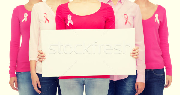 Imagine de stoc: Femei · cancer · constientizare · asistenţă · medicală
