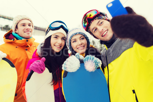 Heureux amis smartphone sports d'hiver loisirs amitié [[stock_photo]] © dolgachov