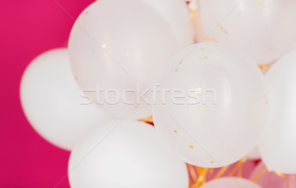 關閉 白 氦 氣球 粉紅色 假期 商業照片 © dolgachov