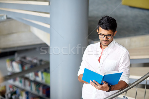 Stock foto: Studenten · Junge · Mann · Lesung · Buch · Bibliothek