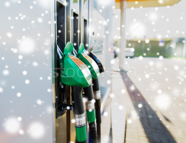 關閉 汽油 加油站 冬天 燃料 油 商業照片 © dolgachov