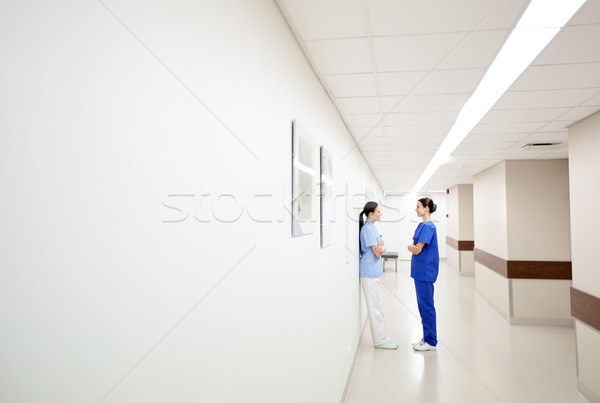 женщины врачи говорить больницу клинике Сток-фото © dolgachov